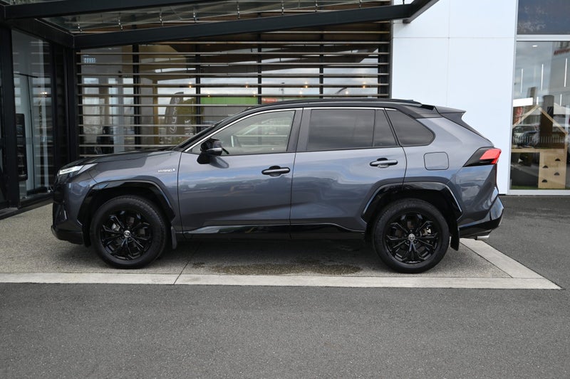 2023 Toyota RAV4 XSE 2.5 Petrol Hybrid AWD SUV image 3