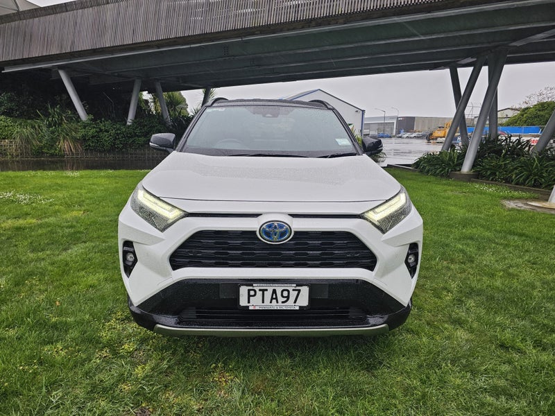 2023 Toyota RAV4 XSE 2.5P Hybrid AWD Automatic SUV image 2
