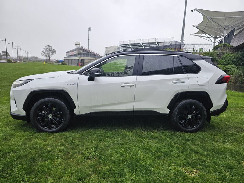 2023 Toyota RAV4 XSE 2.5P Hybrid AWD Automatic SUV image 4