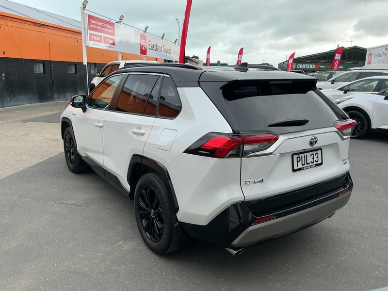 2023 Toyota RAV4 XSE 2.5P Hybrid AWD SUV image 5