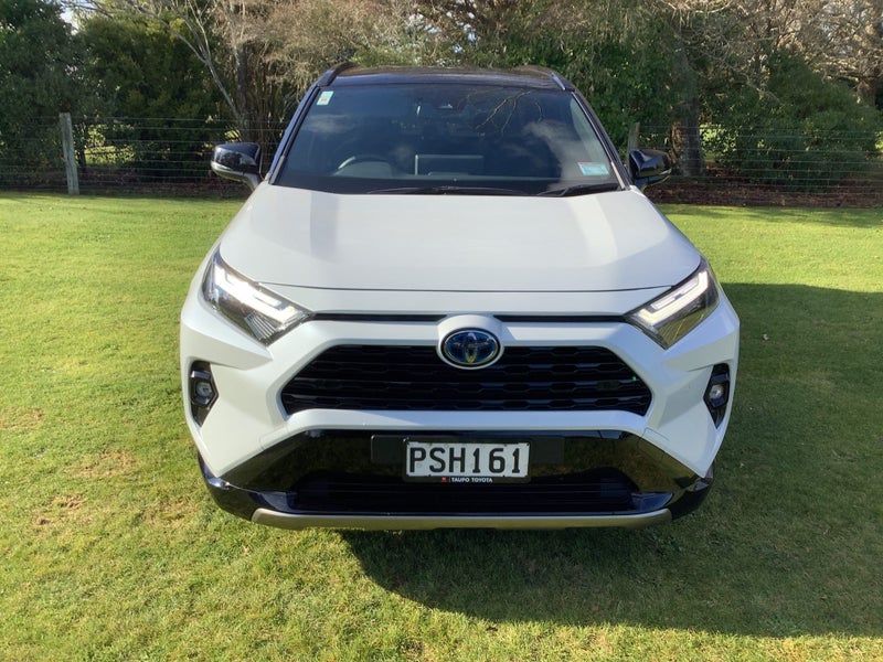 2023 Toyota RAV4 XSE 2.5P Hybrid Electric Vehicle image 3