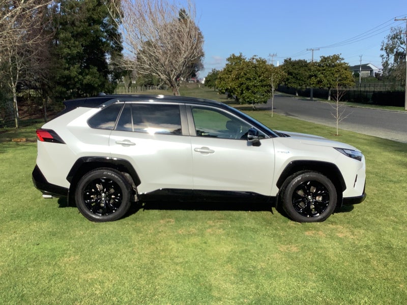 2023 Toyota RAV4 XSE 2.5P Hybrid Electric Vehicle image 4
