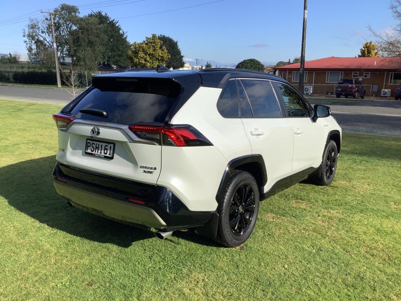 2023 Toyota RAV4 XSE 2.5P Hybrid Electric Vehicle image 5