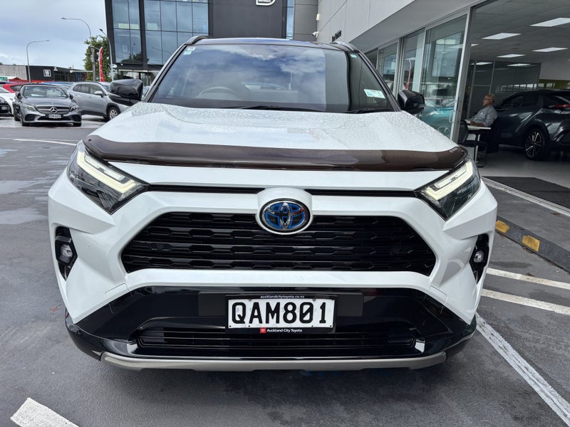 2023 Toyota RAV4 XSE 2.5P HYBRID LUXURY SUV image 4