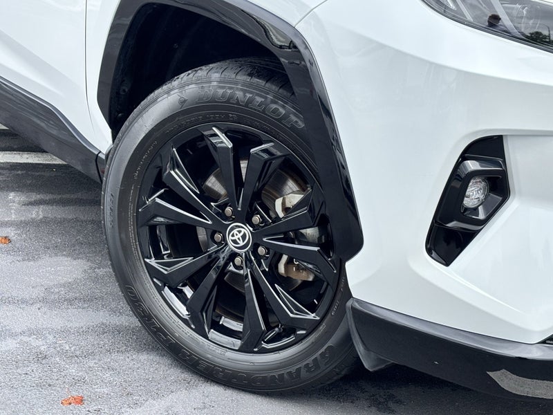 2023 Toyota RAV4 XSE 2.5P HYBRID LUXURY SUV image 5