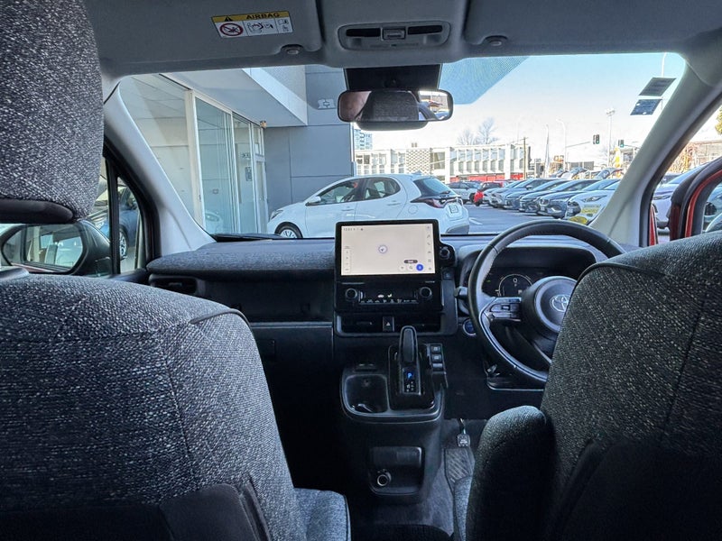 2023 Toyota Sienta 1.5 HYBRID MINIVAN image 2