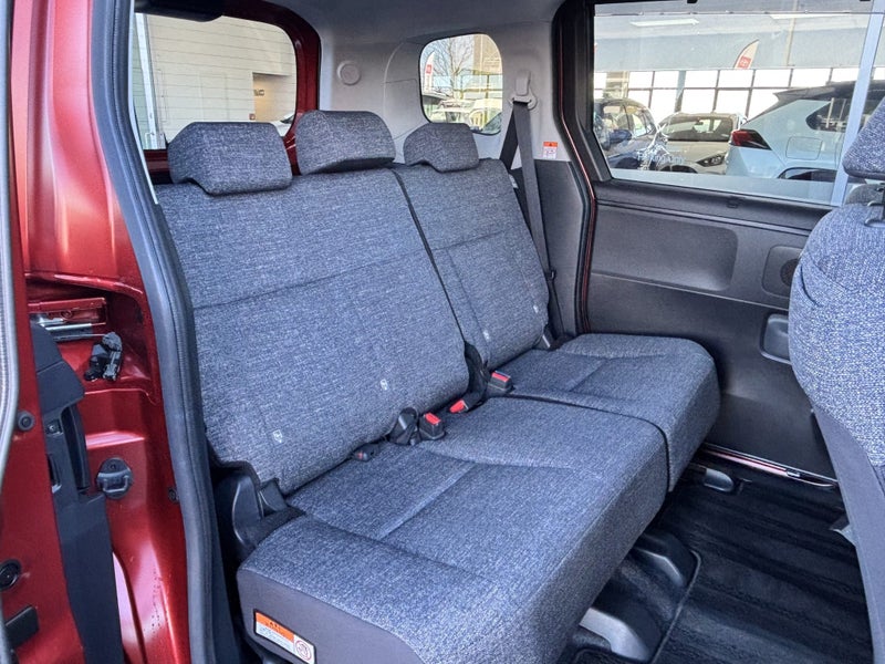 2023 Toyota Sienta 1.5 HYBRID MINIVAN image 4