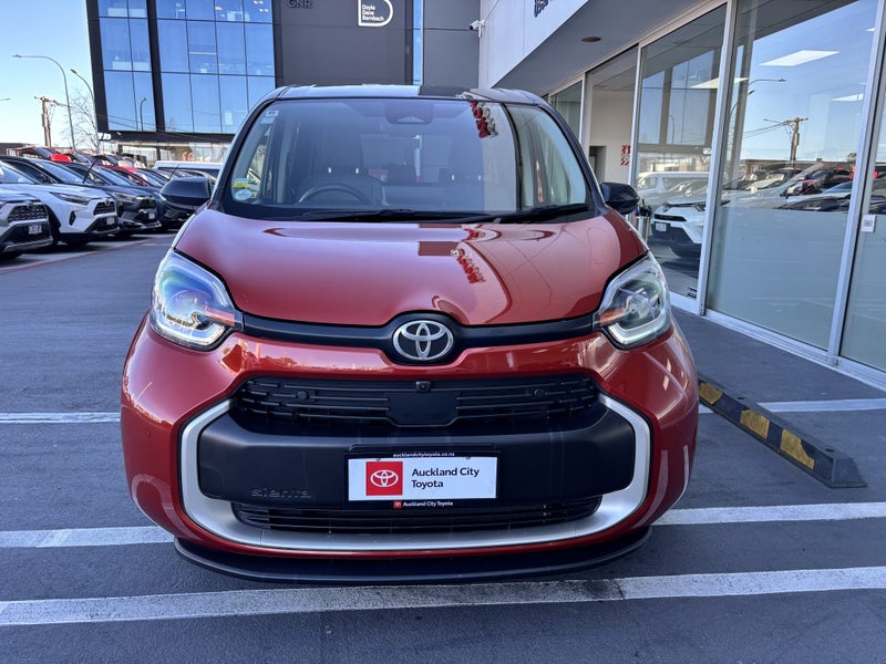 2023 Toyota Sienta 1.5 HYBRID MINIVAN image 5