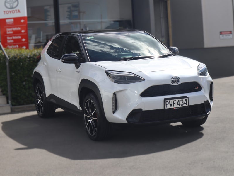 2023 Toyota Yaris 1.5 Hybrid 2WD SUV 5 Door image 1