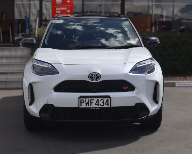 2023 Toyota Yaris 1.5 Hybrid 2WD SUV 5 Door image 2