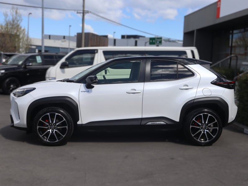 2023 Toyota Yaris 1.5 Hybrid 2WD SUV 5 Door image 4