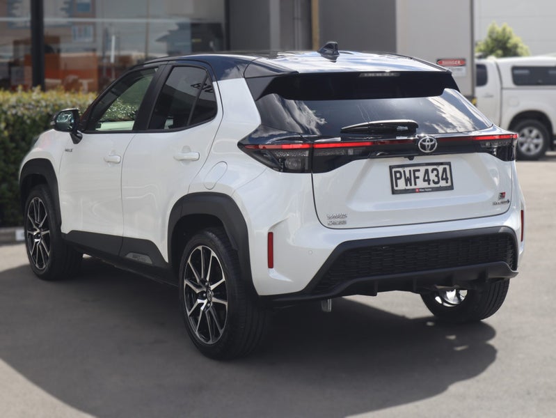 2023 Toyota Yaris 1.5 Hybrid 2WD SUV 5 Door image 5