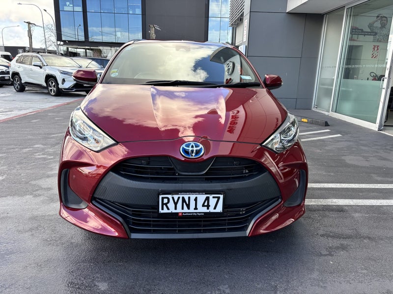 2023 Toyota Yaris 1.5 HYBRID ECONOMICAL HATCH image 4
