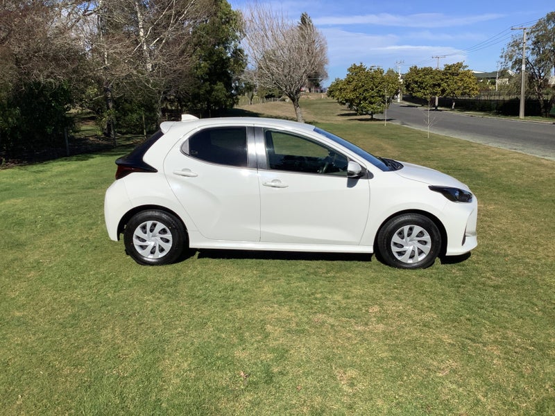 2023 Toyota Yaris 1.5 Hybrid Electric Vehicle 5... image 4