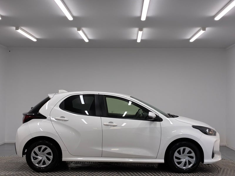 2023 Toyota Yaris 1.5 Hybrid X image 2