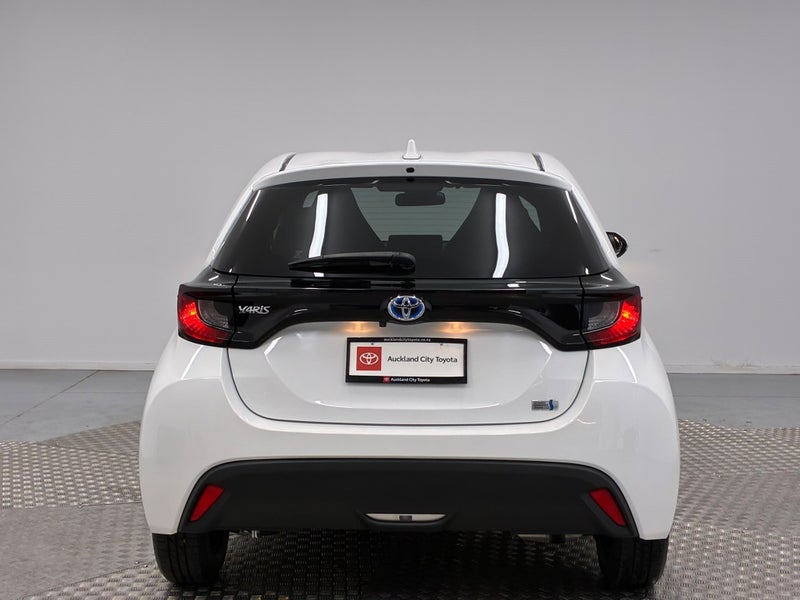 2023 Toyota Yaris 1.5 Hybrid X image 4