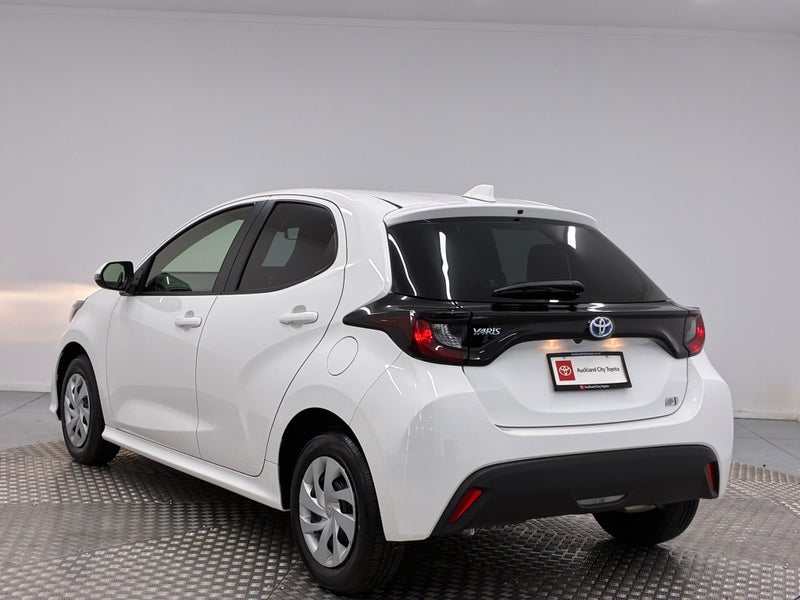 2023 Toyota Yaris 1.5 Hybrid X image 5