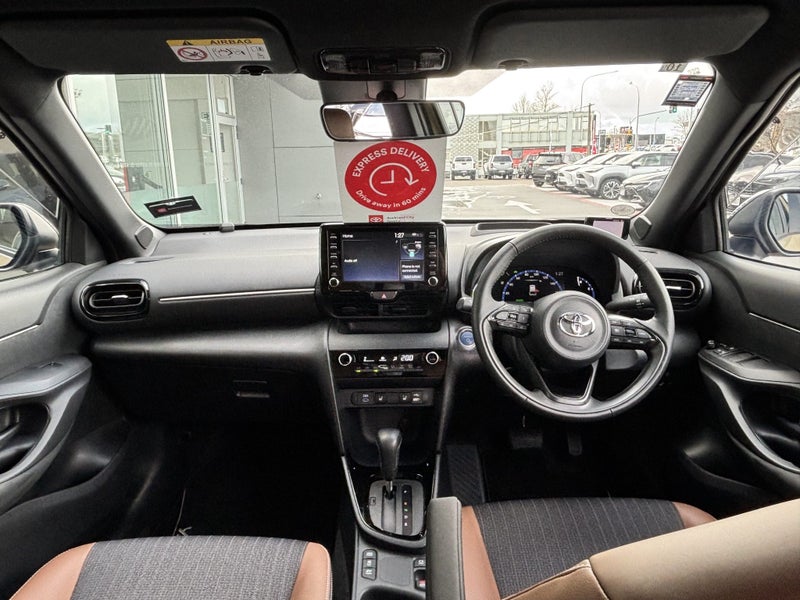 2023 Toyota Yaris Cross 1.5 Hybrid ADVENTURE ED... image 2