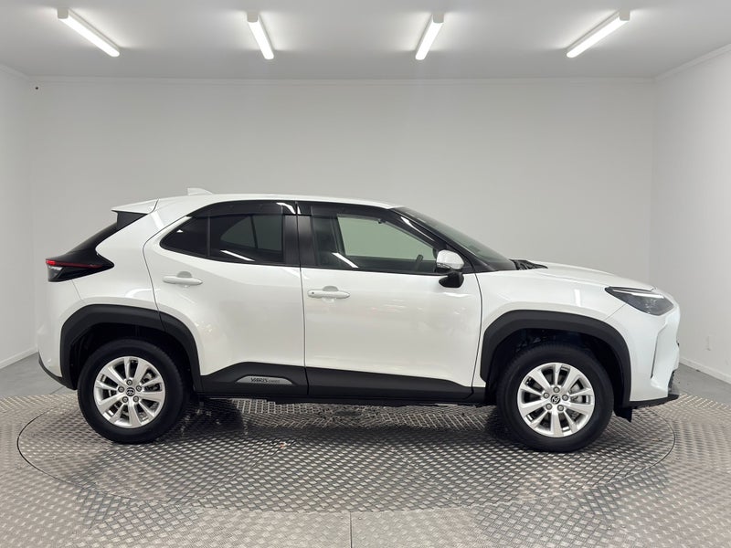 2023 Toyota Yaris Cross 1.5 Hybrid G SUV image 2