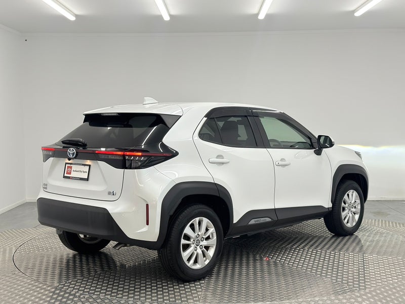 2023 Toyota Yaris Cross 1.5 Hybrid G SUV image 3