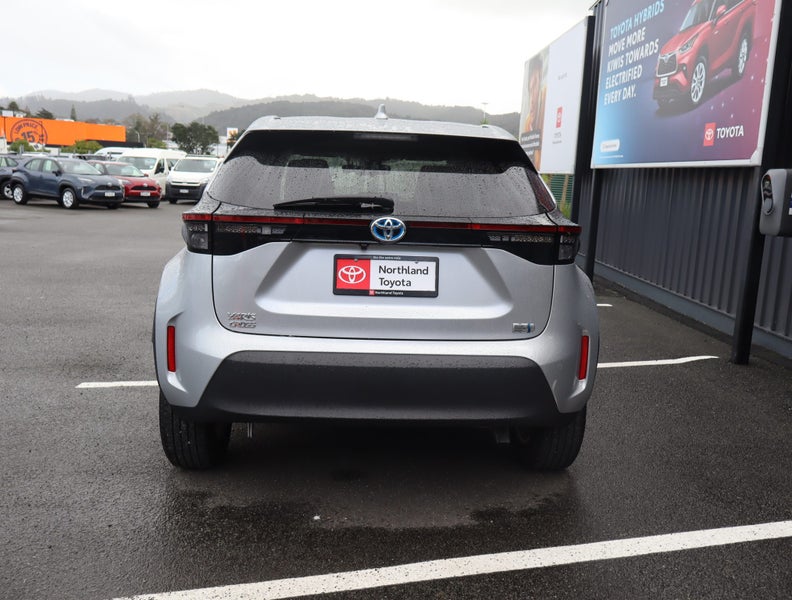 2023 Toyota Yaris Cross 1.5 Hybrid G SUV 5 Dr C... image 3