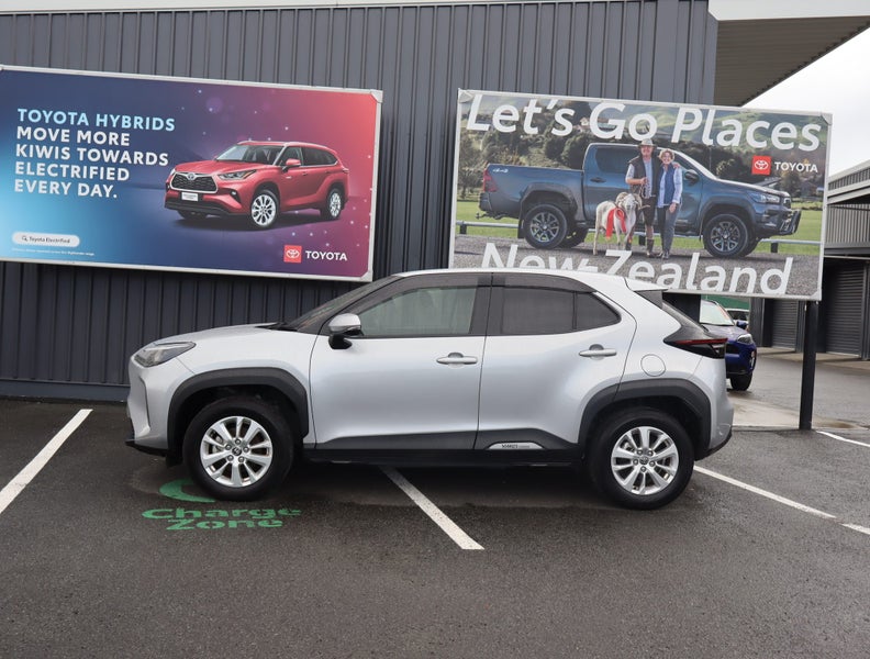 2023 Toyota Yaris Cross 1.5 Hybrid G SUV 5 Dr C... image 5