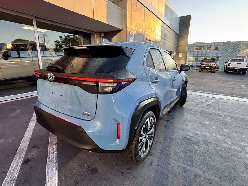 2023 Toyota Yaris Cross 1.5 Hybrid LIMITED POPU... image 3