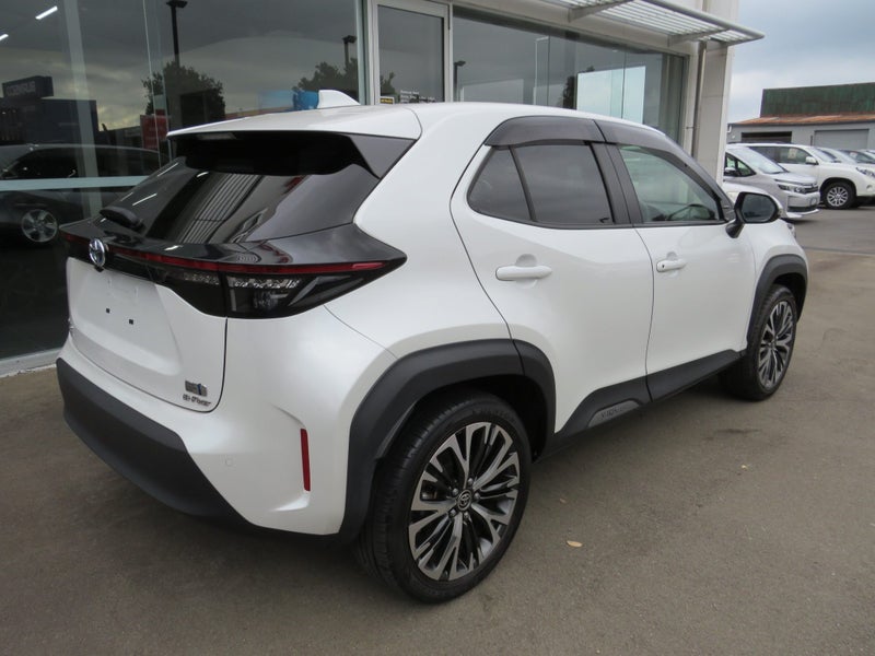 2023 Toyota Yaris Cross 1.5 Hybrid Z 4WD 5 Dr S... image 5