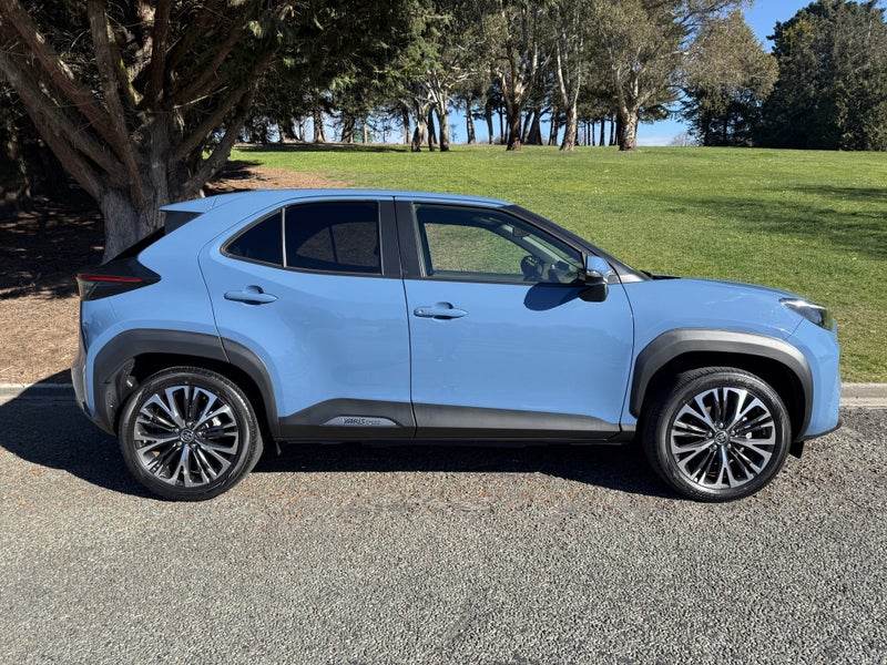 2023 Toyota Yaris Cross 1.5 Hybrid Z 5 Dr SUV C... image 3
