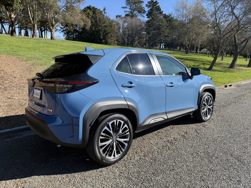 2023 Toyota Yaris Cross 1.5 Hybrid Z 5 Dr SUV C... image 4