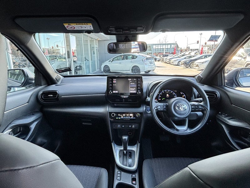 2023 Toyota Yaris Cross 1.5 Hybrid Z Adventure... image 2