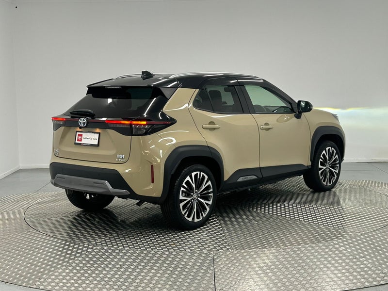 2023 Toyota Yaris Cross 1.5 Hybrid Z Adventure 4WD image 3