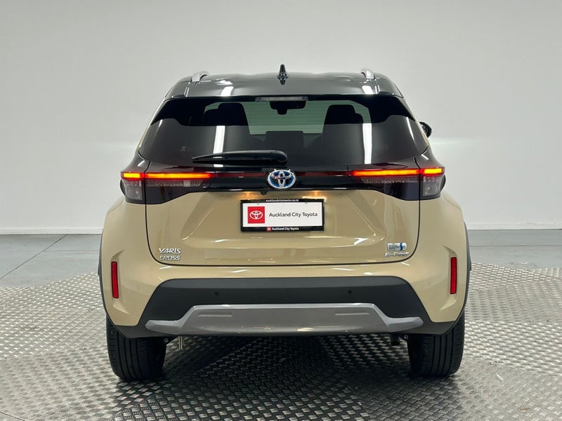 2023 Toyota Yaris Cross 1.5 Hybrid Z Adventure 4WD image 4