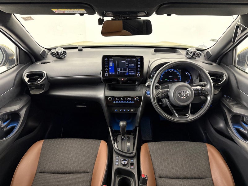 2023 Toyota Yaris Cross 1.5 Hybrid Z Adventure... image 3