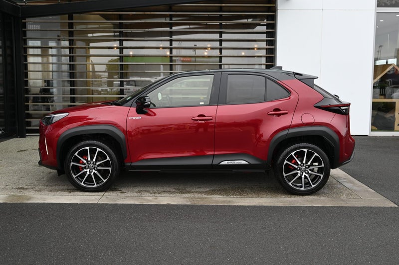 2023 Toyota Yaris Cross GR Sport 1.5 Petrol Hyb... image 3