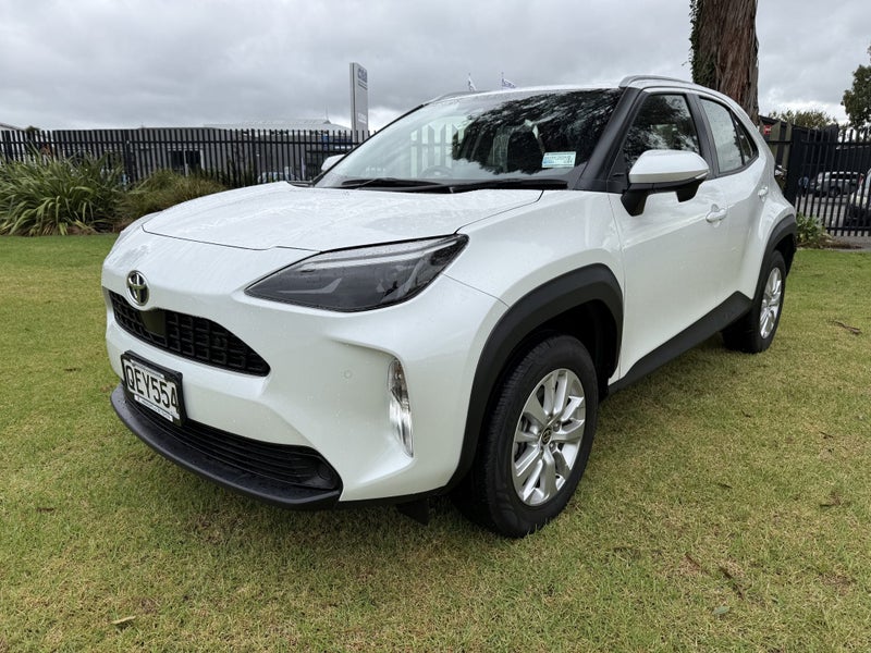 2023 Toyota Yaris Cross GX 1.5 CVT Automatic SUV image 3