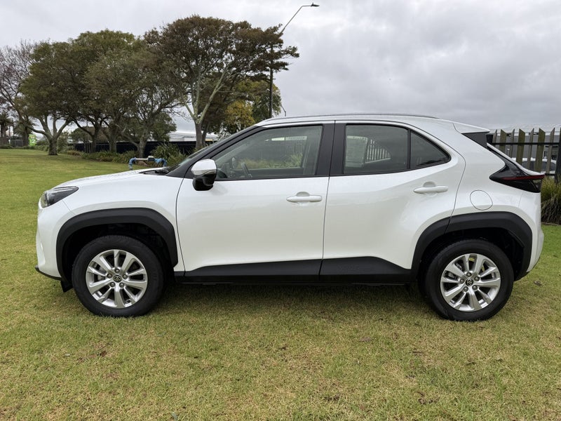 2023 Toyota Yaris Cross GX 1.5 CVT Automatic SUV image 4