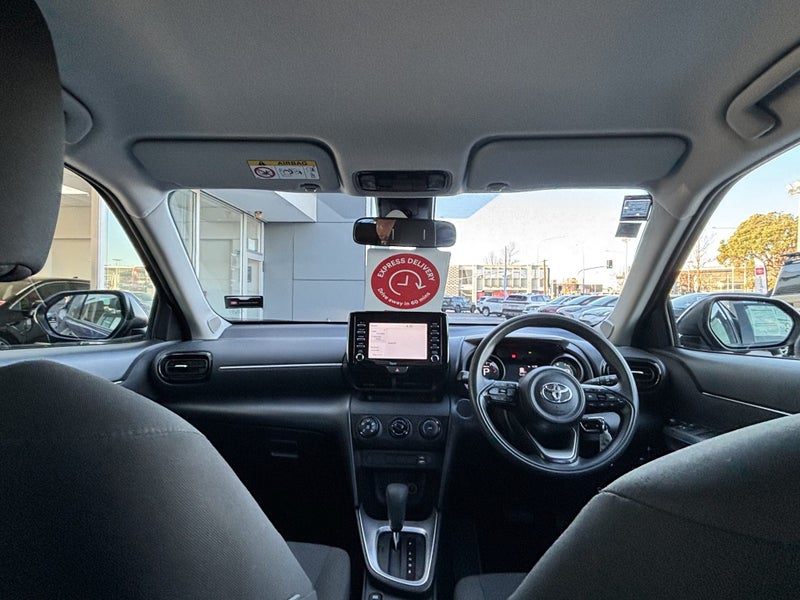 2023 Toyota Yaris Cross GX 1.5 PETROL ECONOMICA... image 2