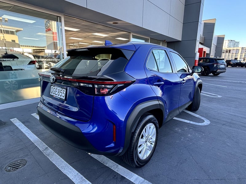 2023 Toyota Yaris Cross GX 1.5 PETROL ECONOMICA... image 3
