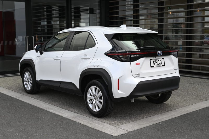 2023 Toyota Yaris Cross GX 1.5 Petrol Hybrid FW... image 2