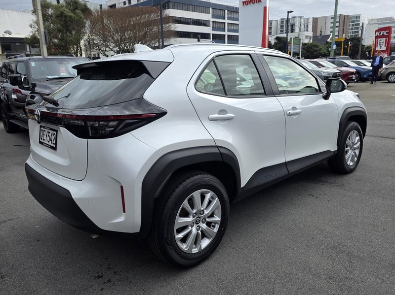 2023 Toyota Yaris Cross GX 1.5P CVT FWD SUV image 4