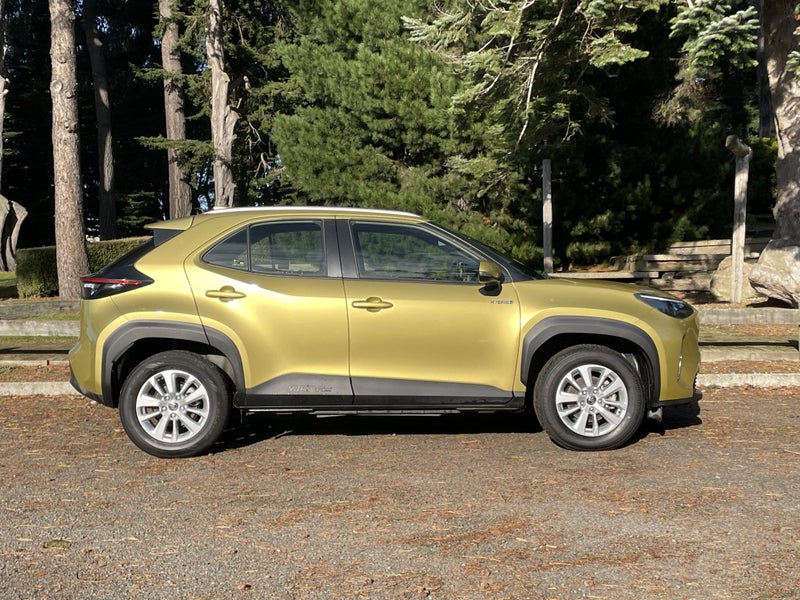 2023 Toyota Yaris Cross GX 1.5P HV ECVT FWD SUV image 3