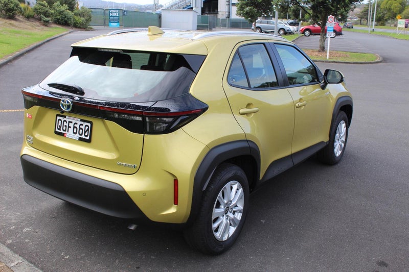 2023 Toyota Yaris Cross GX 1.5P HV ECVT FWD SUV... image 2
