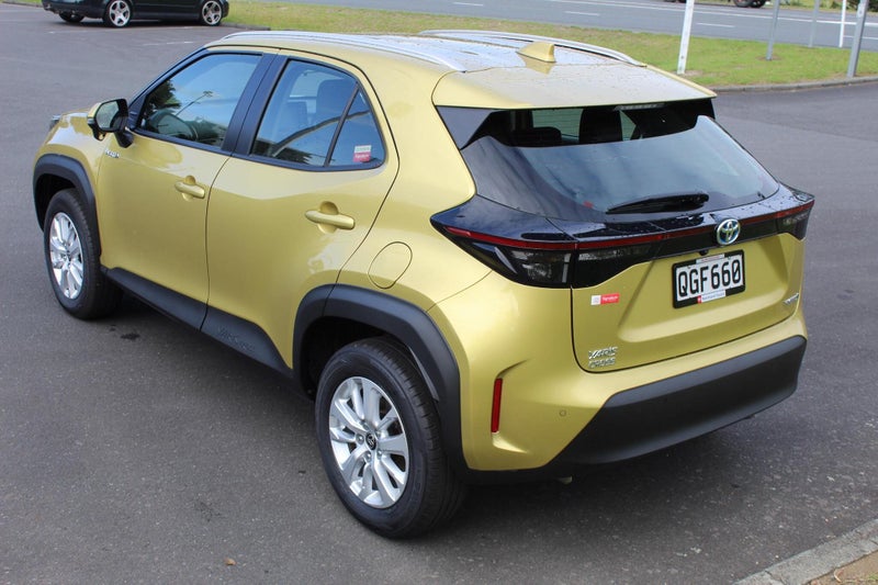 2023 Toyota Yaris Cross GX 1.5P HV ECVT FWD SUV... image 4