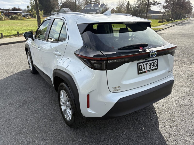 2023 Toyota Yaris Cross GX 1.5P HV ECVT FWD SUV... image 2