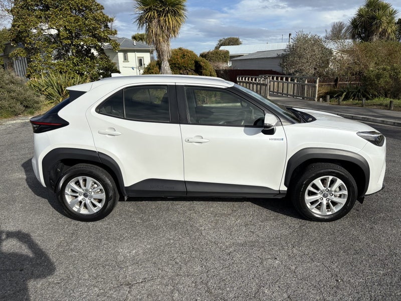 2023 Toyota Yaris Cross GX 1.5P HV ECVT FWD SUV... image 3