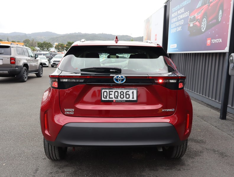 2023 Toyota Yaris Cross GX 1.5P HV ECVT FWD SUV... image 3