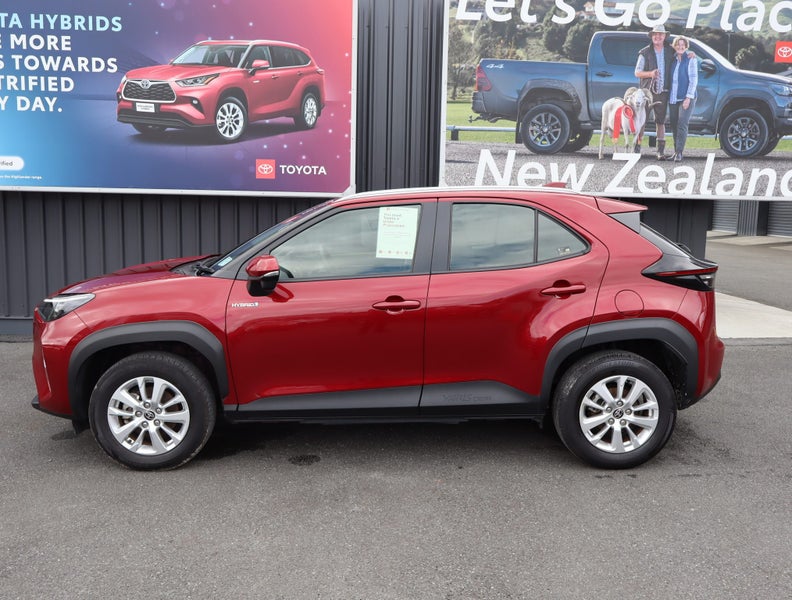 2023 Toyota Yaris Cross GX 1.5P HV ECVT FWD SUV... image 5