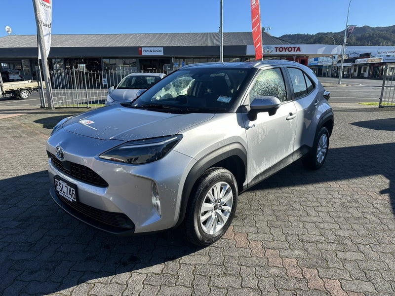 2023 Toyota Yaris Cross GX 1.5P HV ECVT FWD SUV... image 3