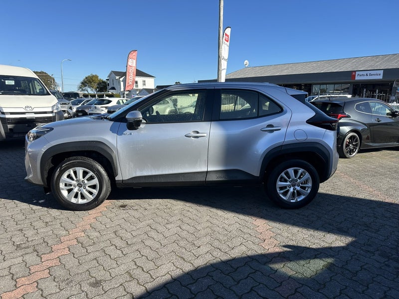 2023 Toyota Yaris Cross GX 1.5P HV ECVT FWD SUV... image 4